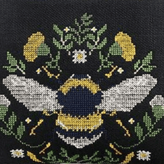 Bee Embroidered Kisslock